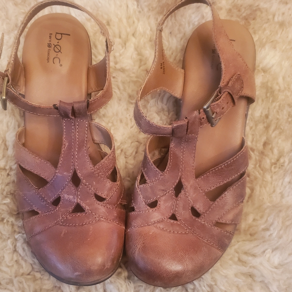 b.o.c. comfort shoes T-strap sandals